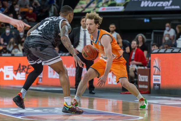 更涉及道德 更涉及道德